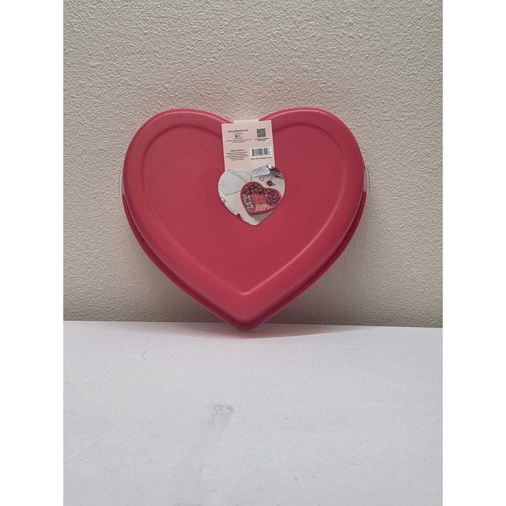CWC Red Heart Shaped Snack Box Small Food Container with Snap Lid Portable - Picture 3 of 3